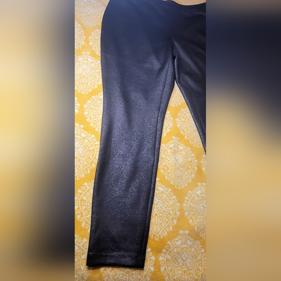 NYCC Black Textured Leggings Women’s Size L Faux Leather Look Stretch Pants... - Picture 2 of 9